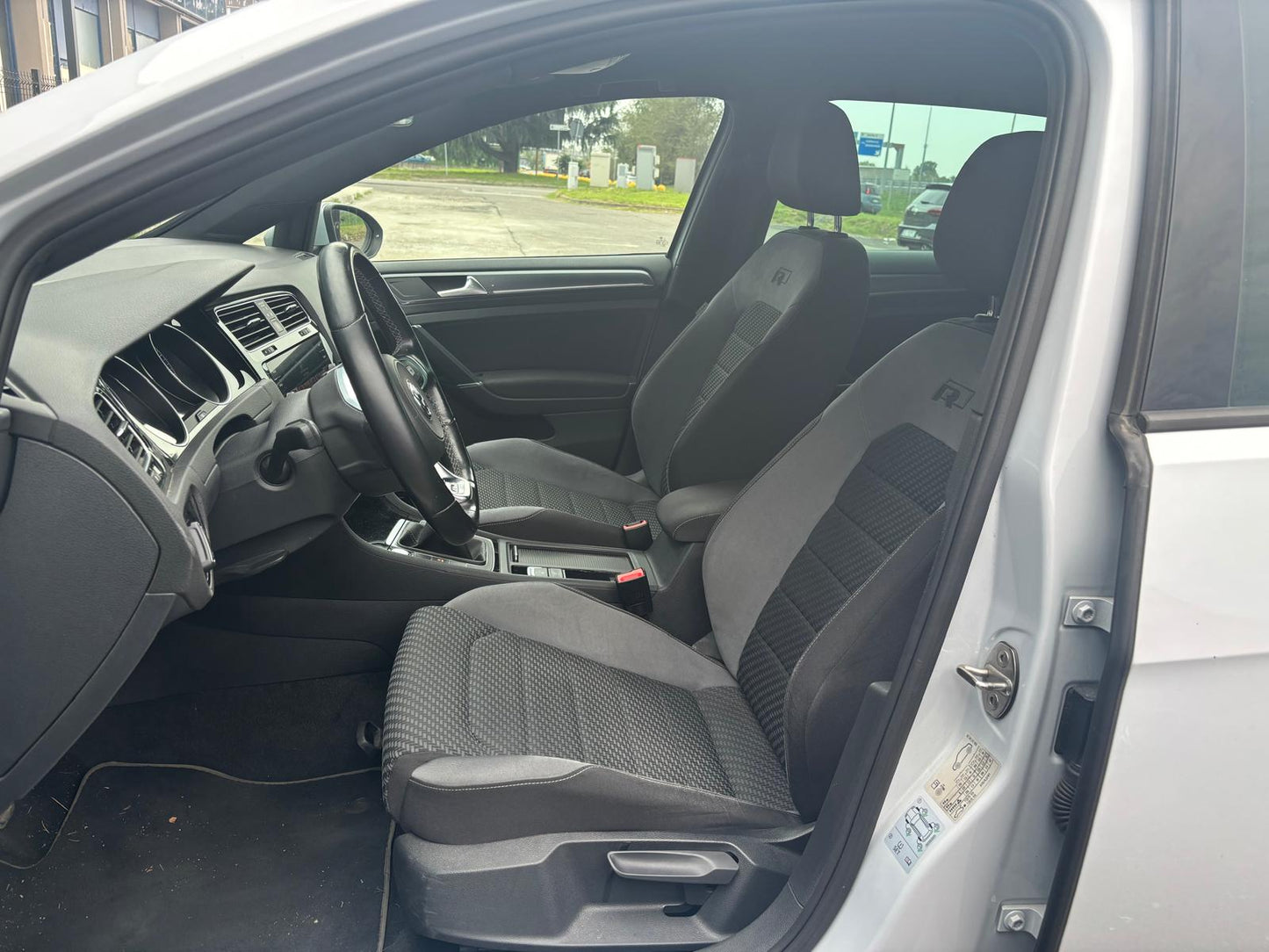 Volkswagen Golf 7.5 1.5 tsi R-Line